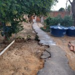 Espaço na frente da casa, ideal para construir um ponto comercial ou ampliar sua casa
